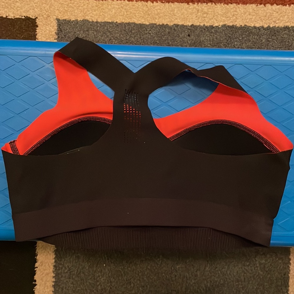 NWOT Reebok Sports Bra - Picture 2 of 3